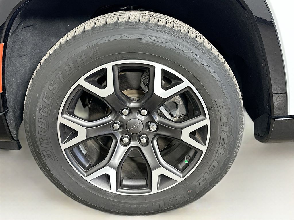 Thumbnail: 2023 Jeep Wagoneer - 8