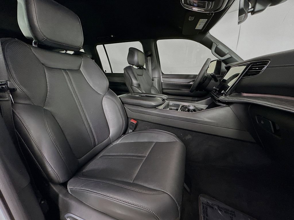 Thumbnail: 2023 Jeep Wagoneer - 12