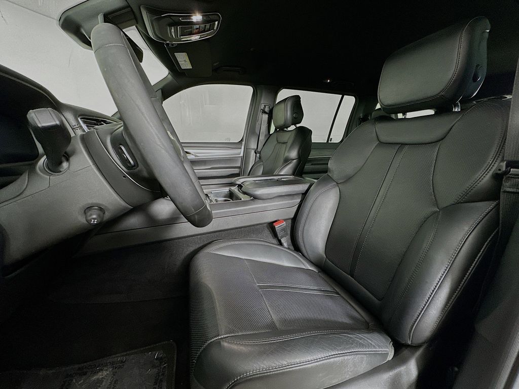 Thumbnail: 2023 Jeep Wagoneer - 11