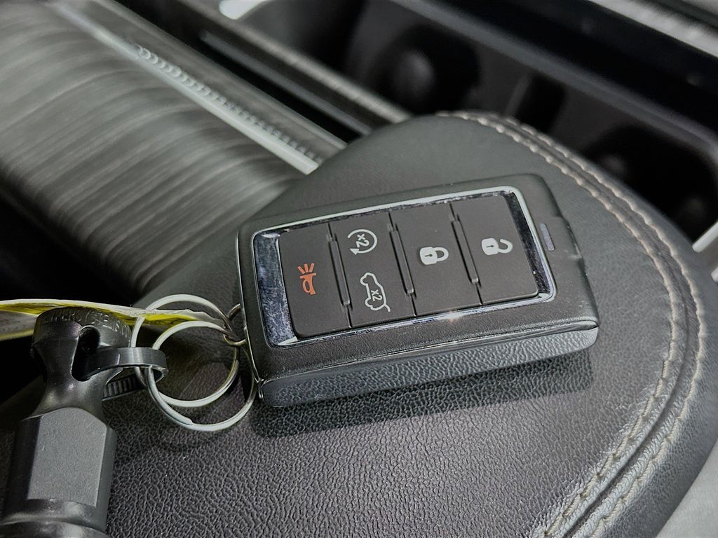 Thumbnail: 2023 Jeep Wagoneer - 19