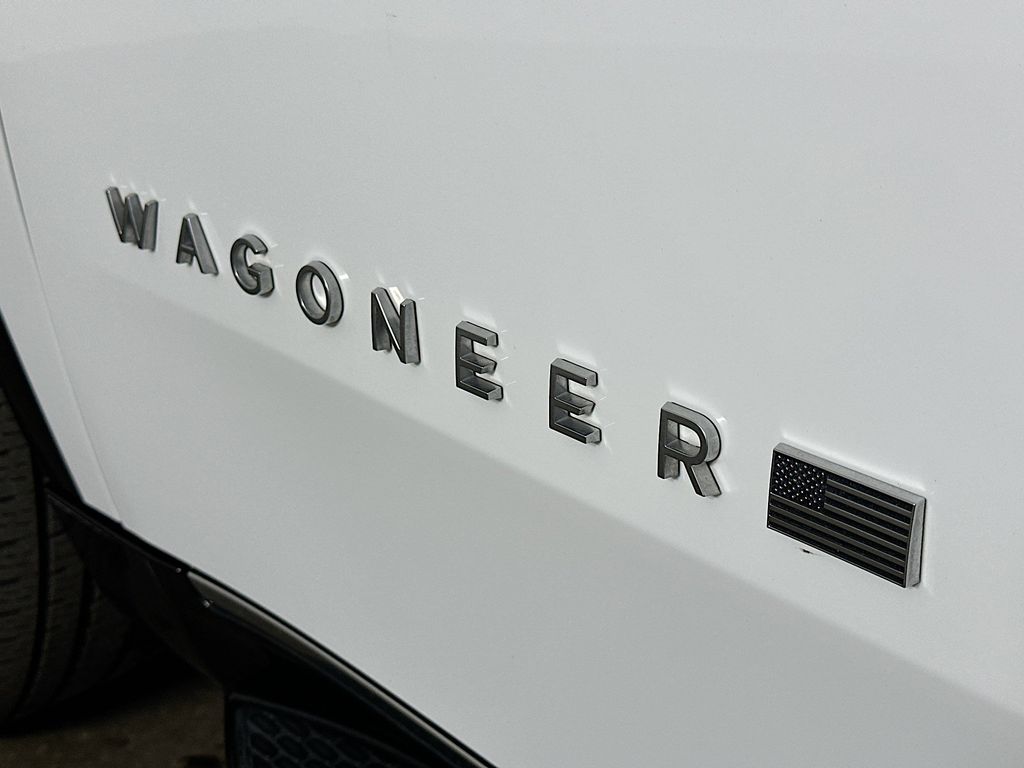 Thumbnail: 2023 Jeep Wagoneer - 7