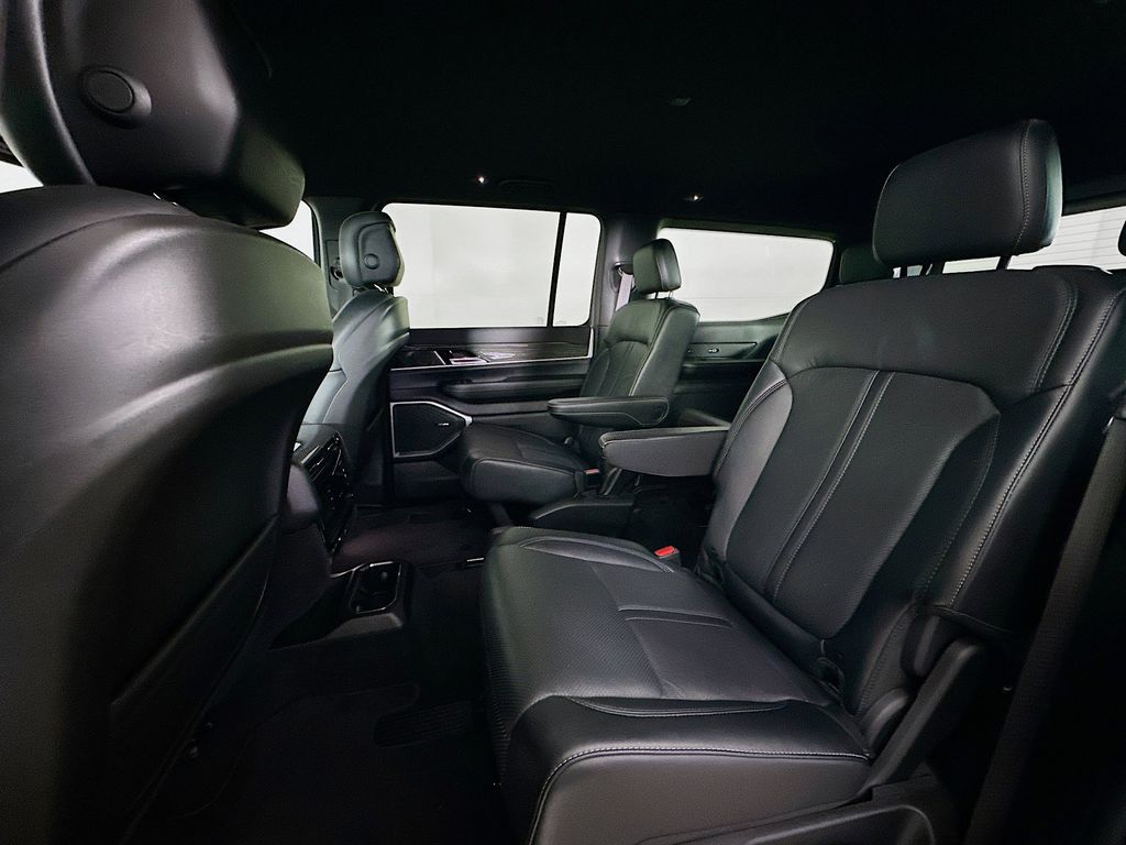 Thumbnail: 2022 Jeep Wagoneer - 12