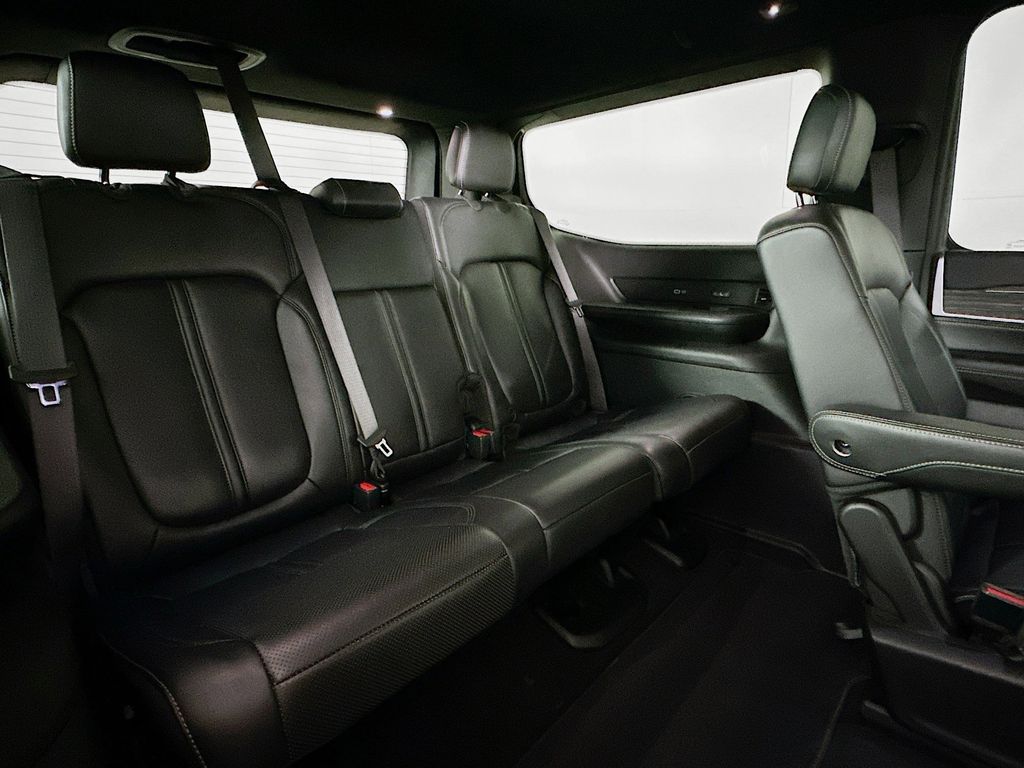 Thumbnail: 2022 Jeep Wagoneer - 33