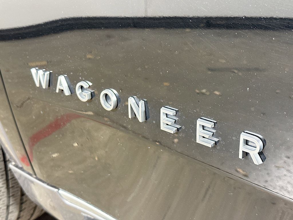 Thumbnail: 2022 Jeep Wagoneer - 7