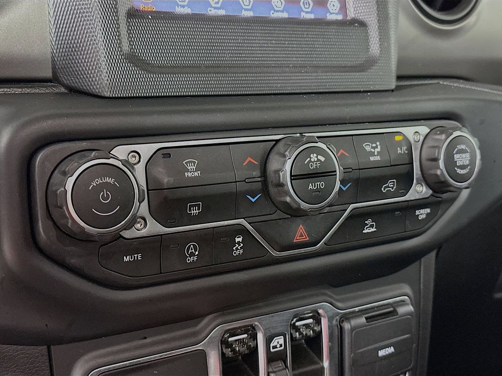 Thumbnail: 2021 Jeep Gladiator - 23