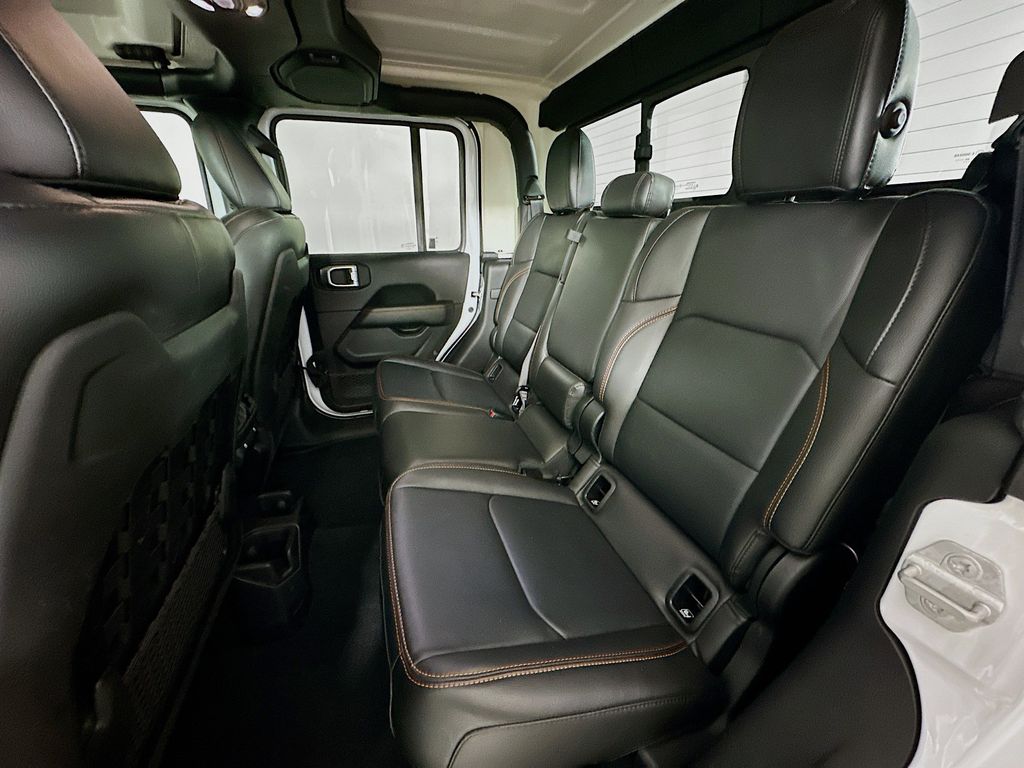 Thumbnail: 2023 Jeep Gladiator - 13