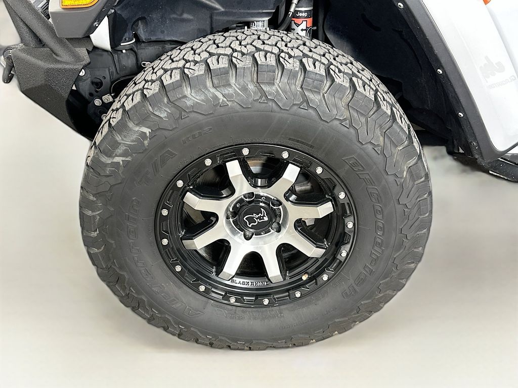Thumbnail: 2023 Jeep Gladiator - 8