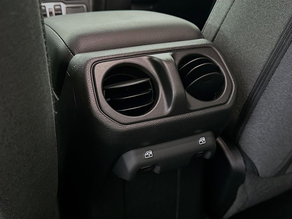 Thumbnail: 2025 Jeep Gladiator - 22