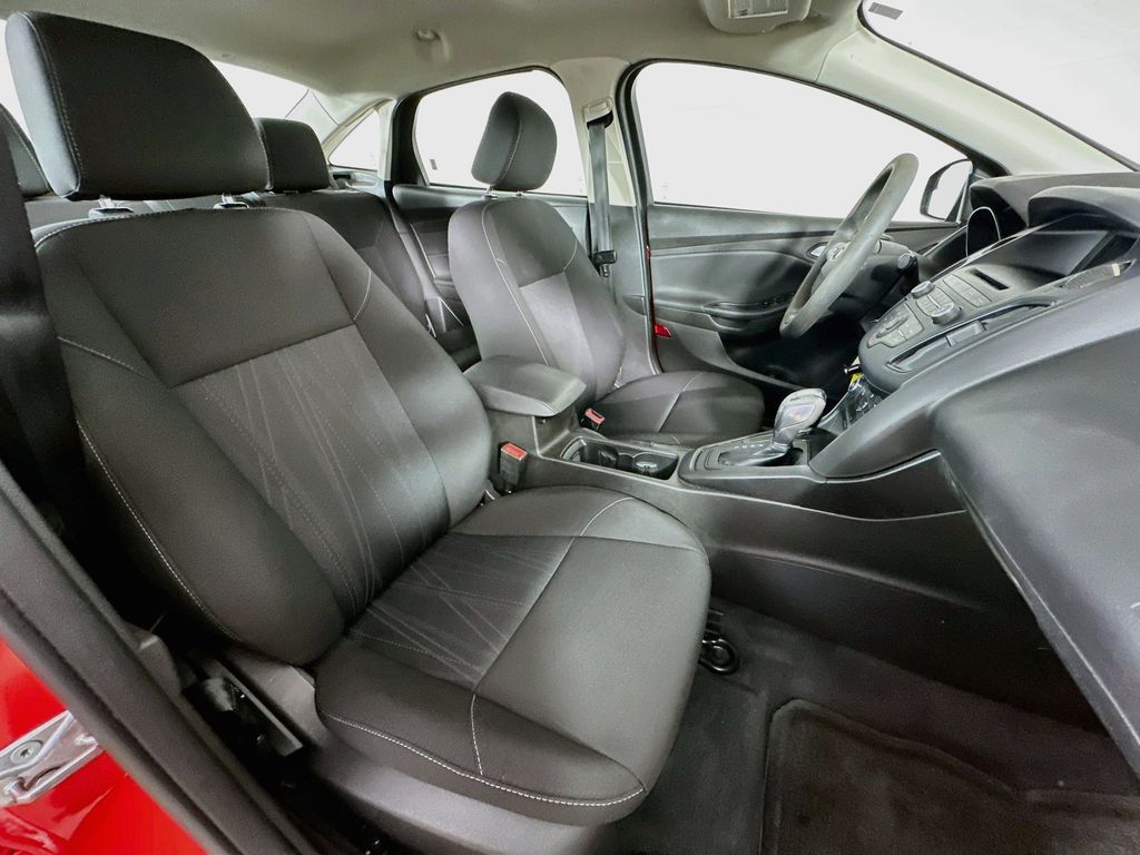 Thumbnail: 2016 Ford Focus - 11