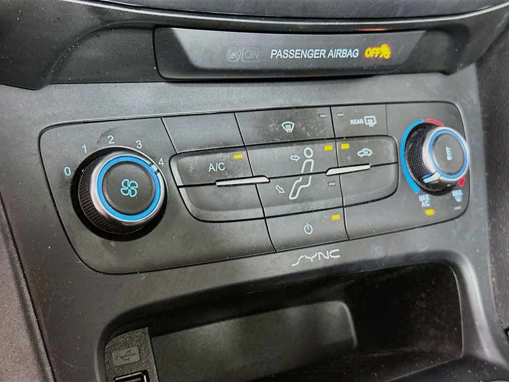 Thumbnail: 2016 Ford Focus - 22