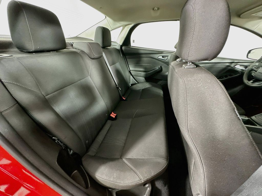 Thumbnail: 2016 Ford Focus - 30