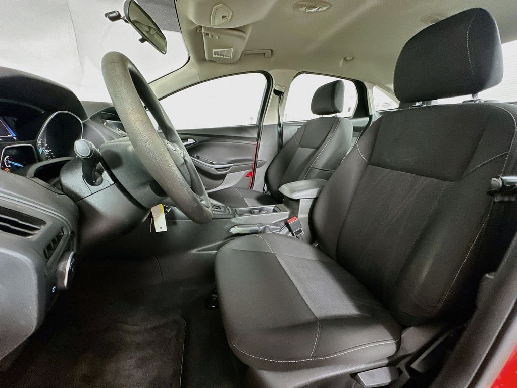Thumbnail: 2016 Ford Focus - 10