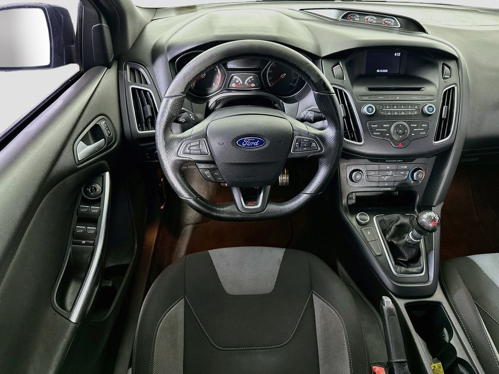 Thumbnail: 2016 Ford Focus - 10