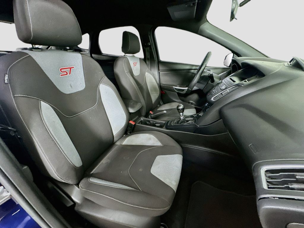 Thumbnail: 2016 Ford Focus - 12