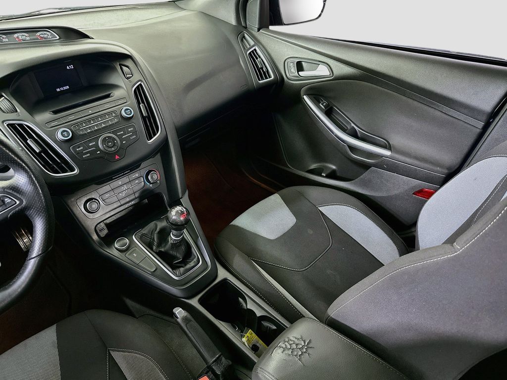 Thumbnail: 2016 Ford Focus - 14