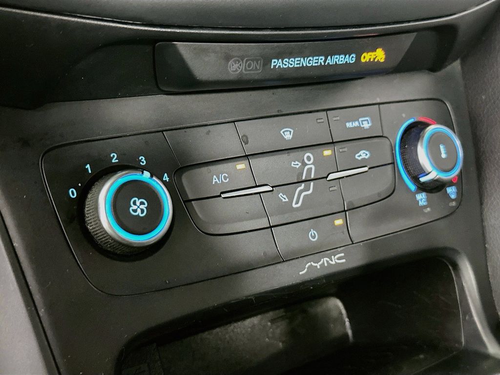 Thumbnail: 2016 Ford Focus - 22
