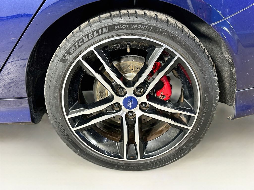 Thumbnail: 2016 Ford Focus - 8
