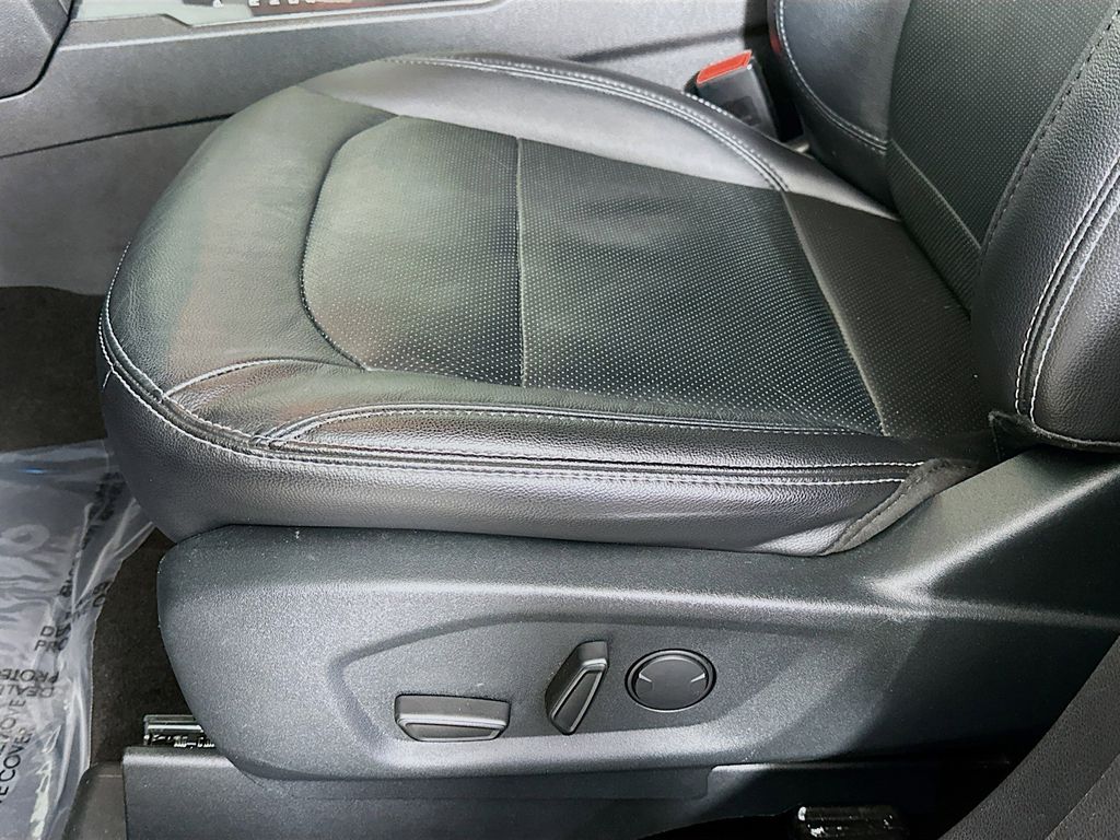 Thumbnail: 2019 Ford Explorer - 32