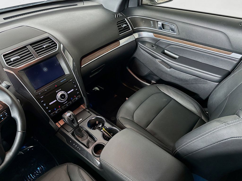 Thumbnail: 2019 Ford Explorer - 14