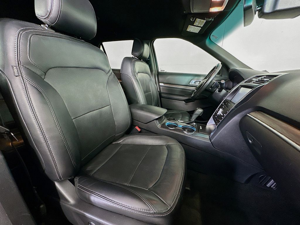 Thumbnail: 2016 Ford Explorer - 11