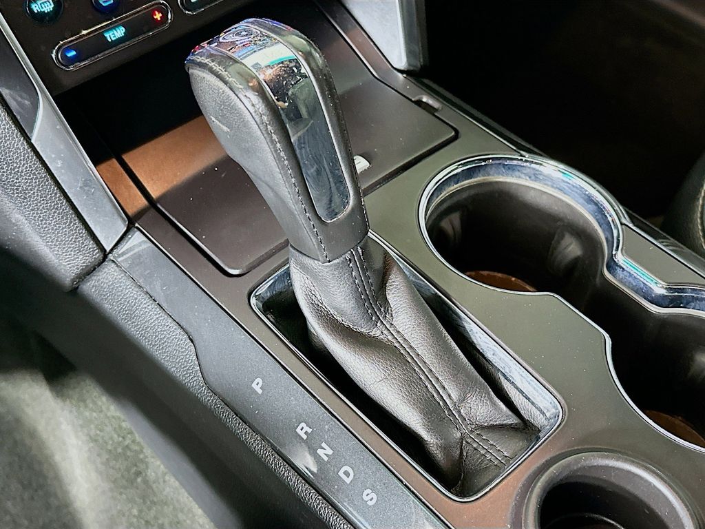 Thumbnail: 2016 Ford Explorer - 16