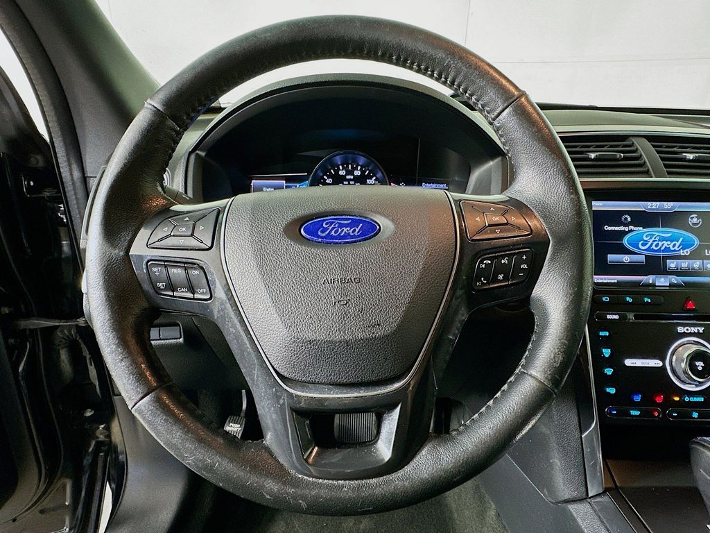 Thumbnail: 2016 Ford Explorer - 14