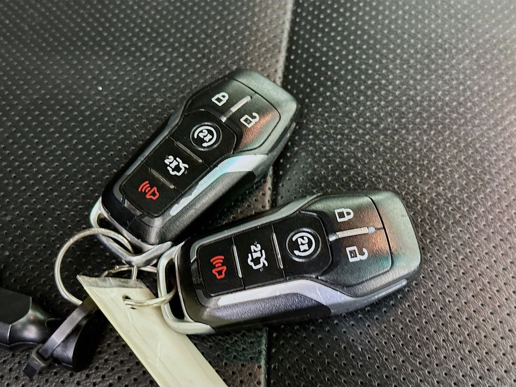 Thumbnail: 2016 Ford Explorer - 18