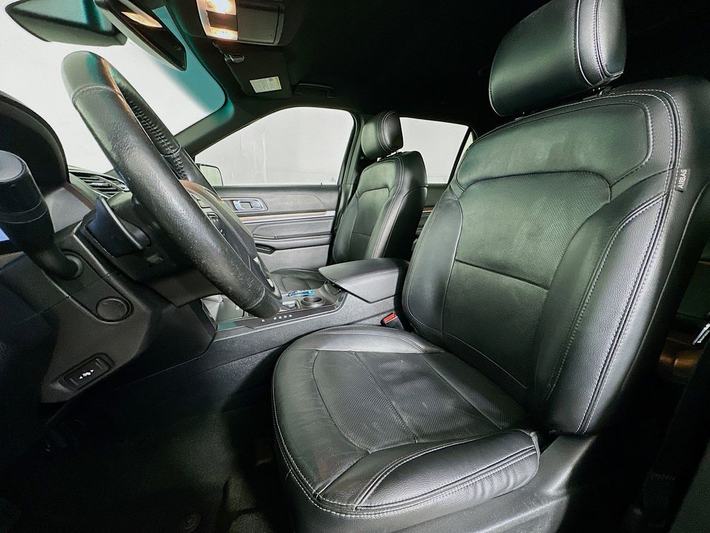 Thumbnail: 2016 Ford Explorer - 10