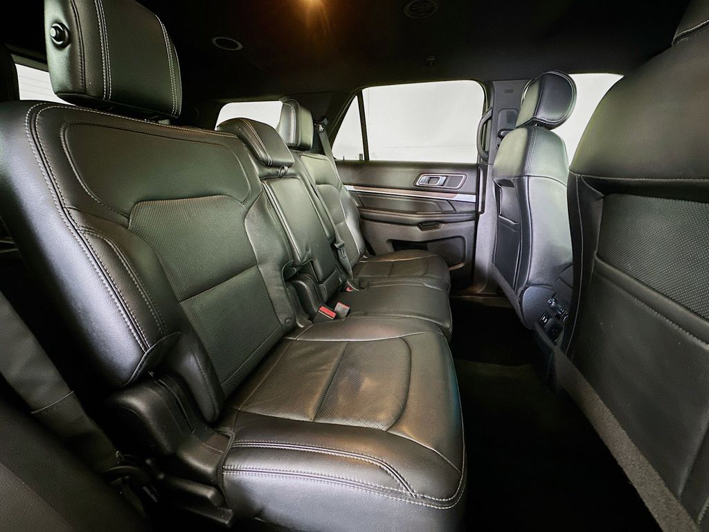 Thumbnail: 2016 Ford Explorer - 32