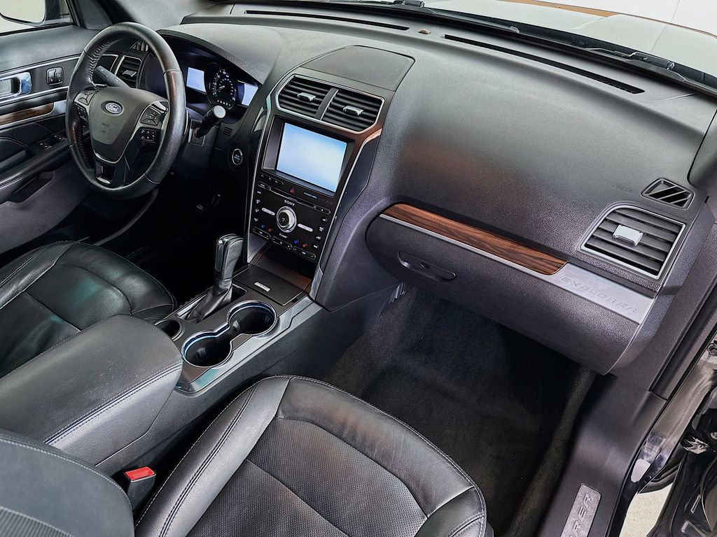 Thumbnail: 2016 Ford Explorer - 33