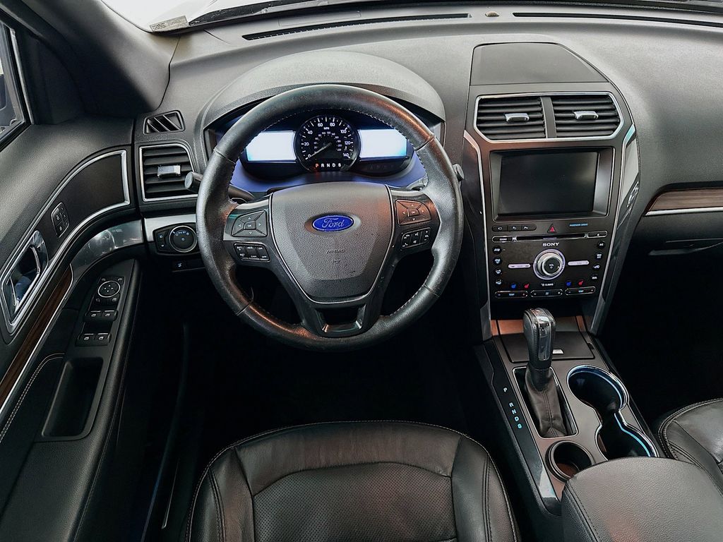 Thumbnail: 2016 Ford Explorer - 9