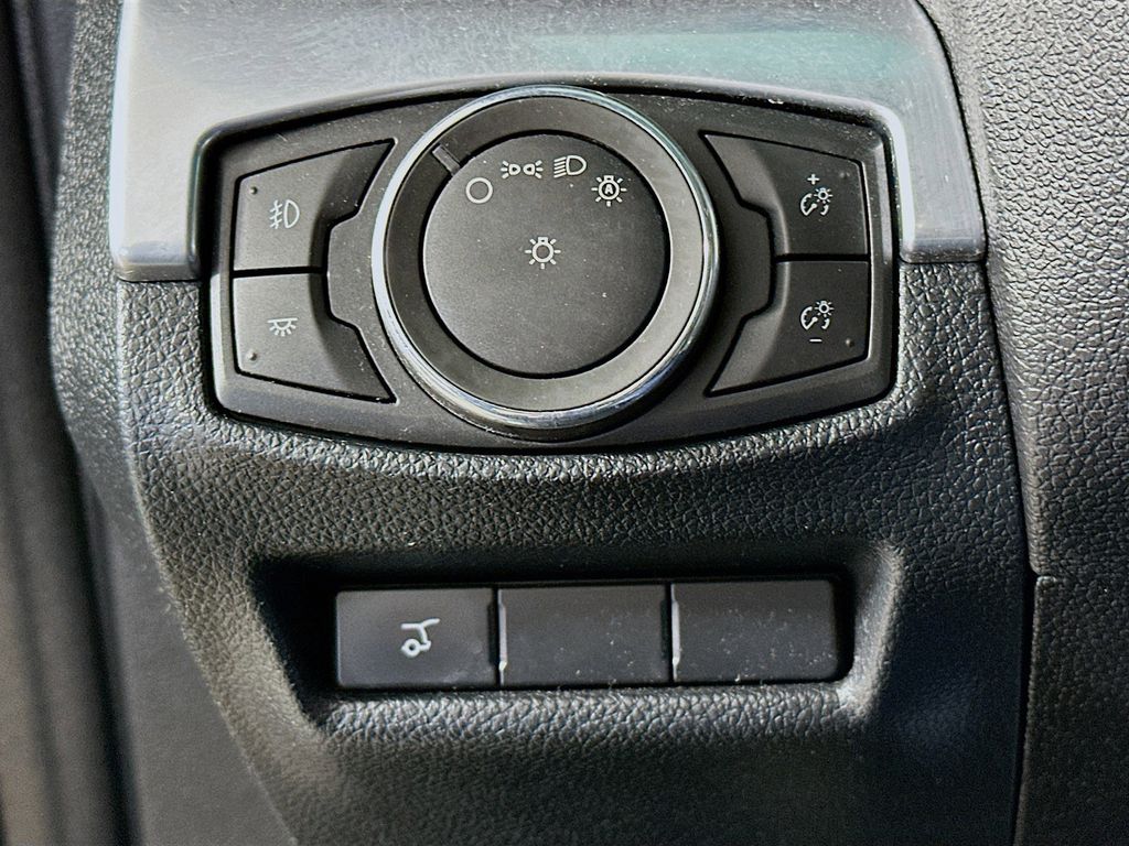 Thumbnail: 2016 Ford Explorer - 27