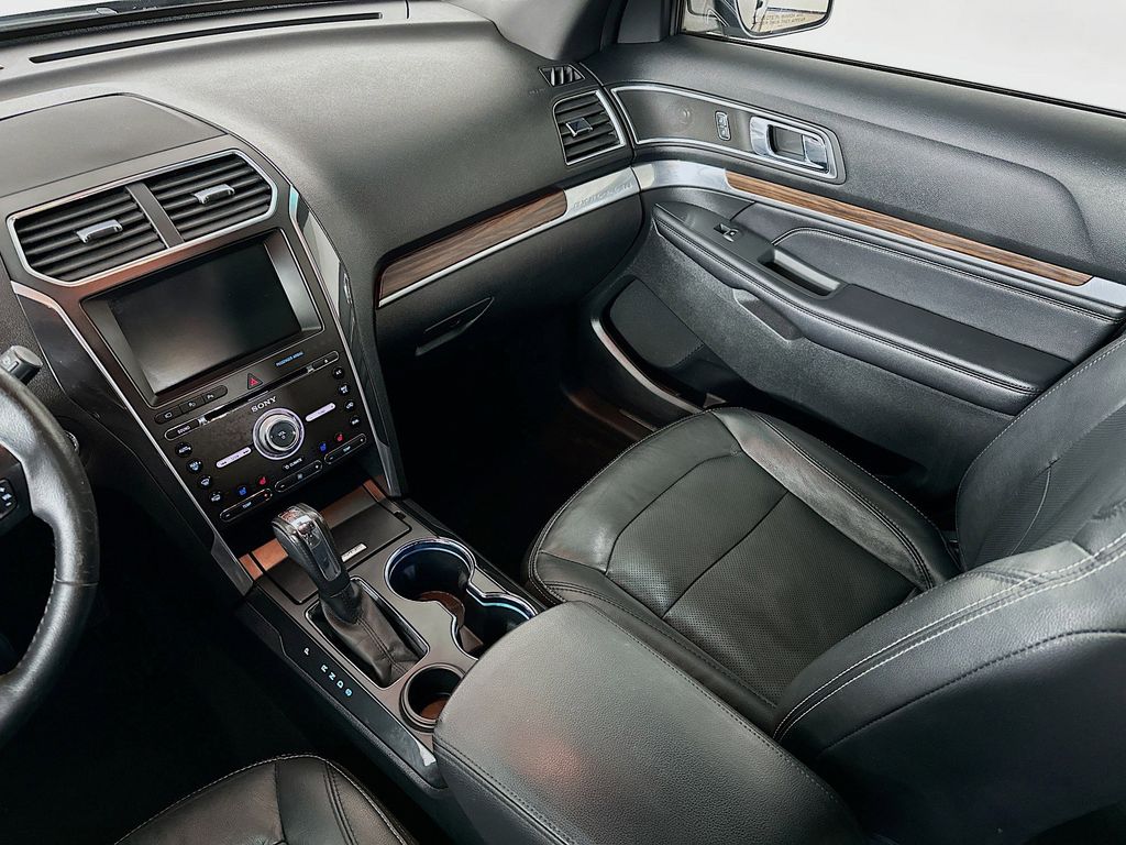 Thumbnail: 2016 Ford Explorer - 13