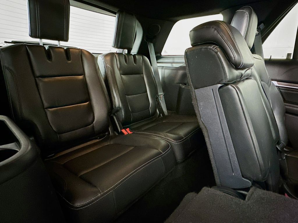 Thumbnail: 2016 Ford Explorer - 31