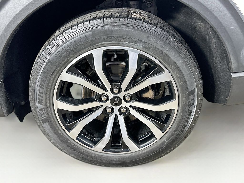 Thumbnail: 2020 Ford Explorer - 8