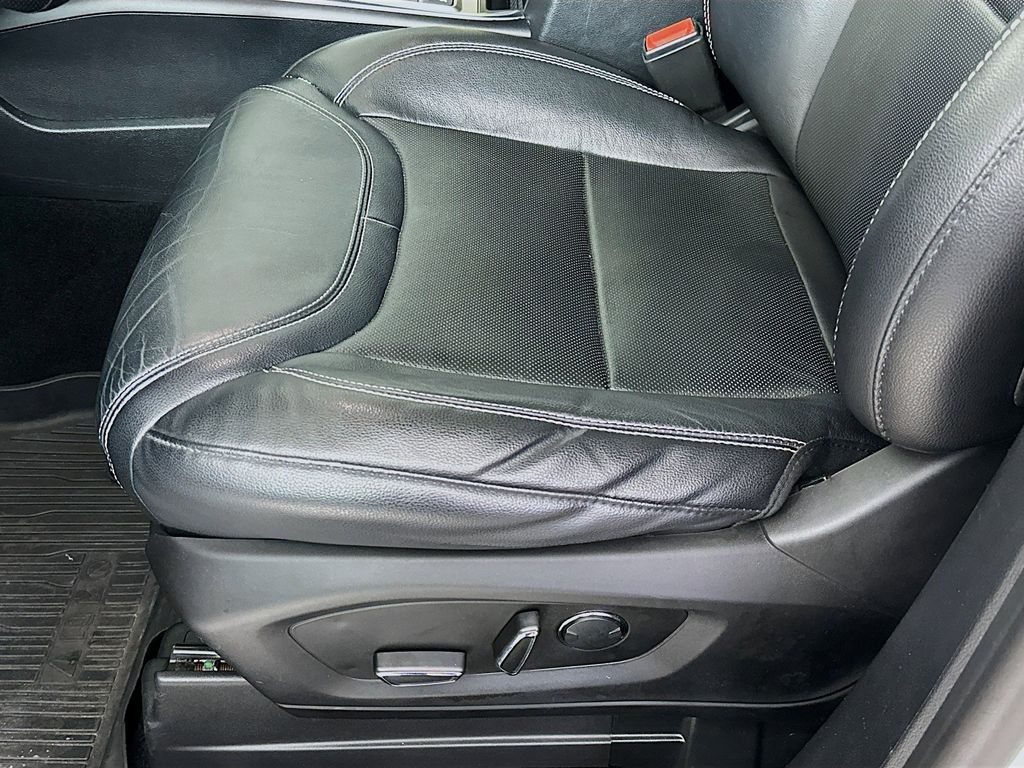 Thumbnail: 2020 Ford Explorer - 36