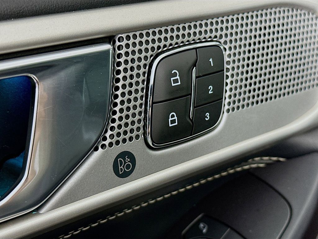 Thumbnail: 2020 Ford Explorer - 31