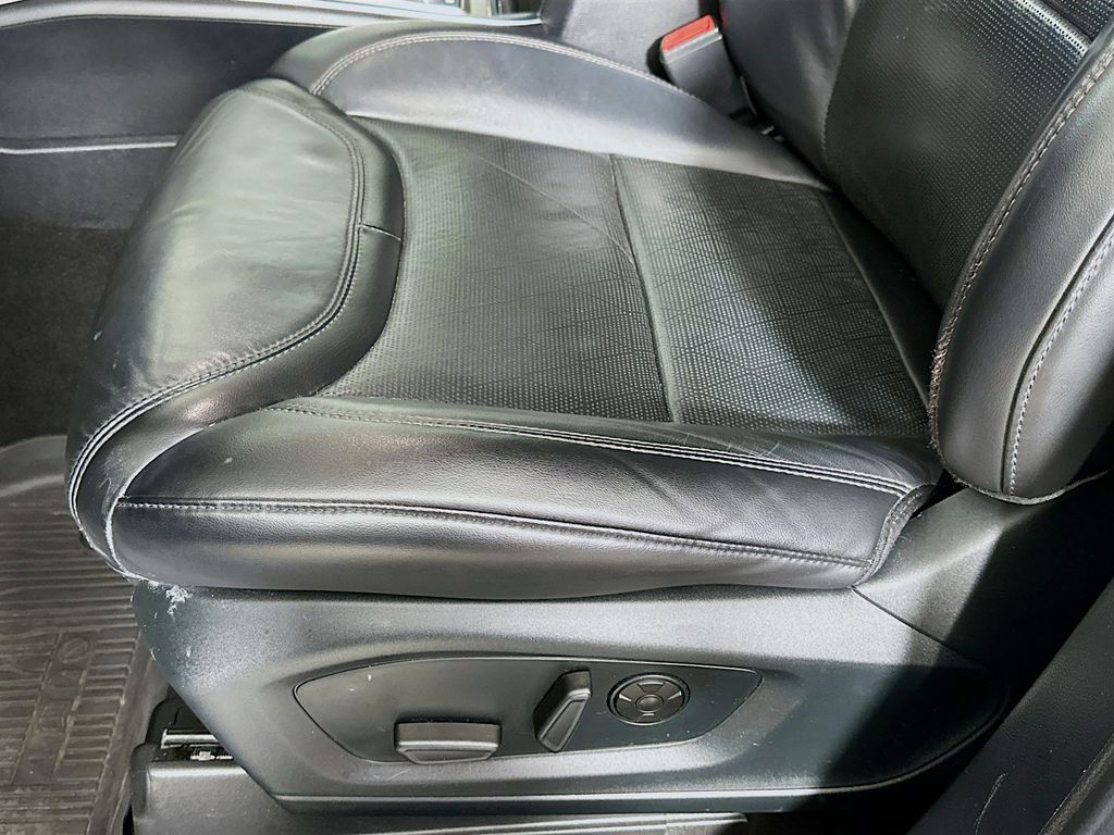 Thumbnail: 2021 Ford Explorer - 31