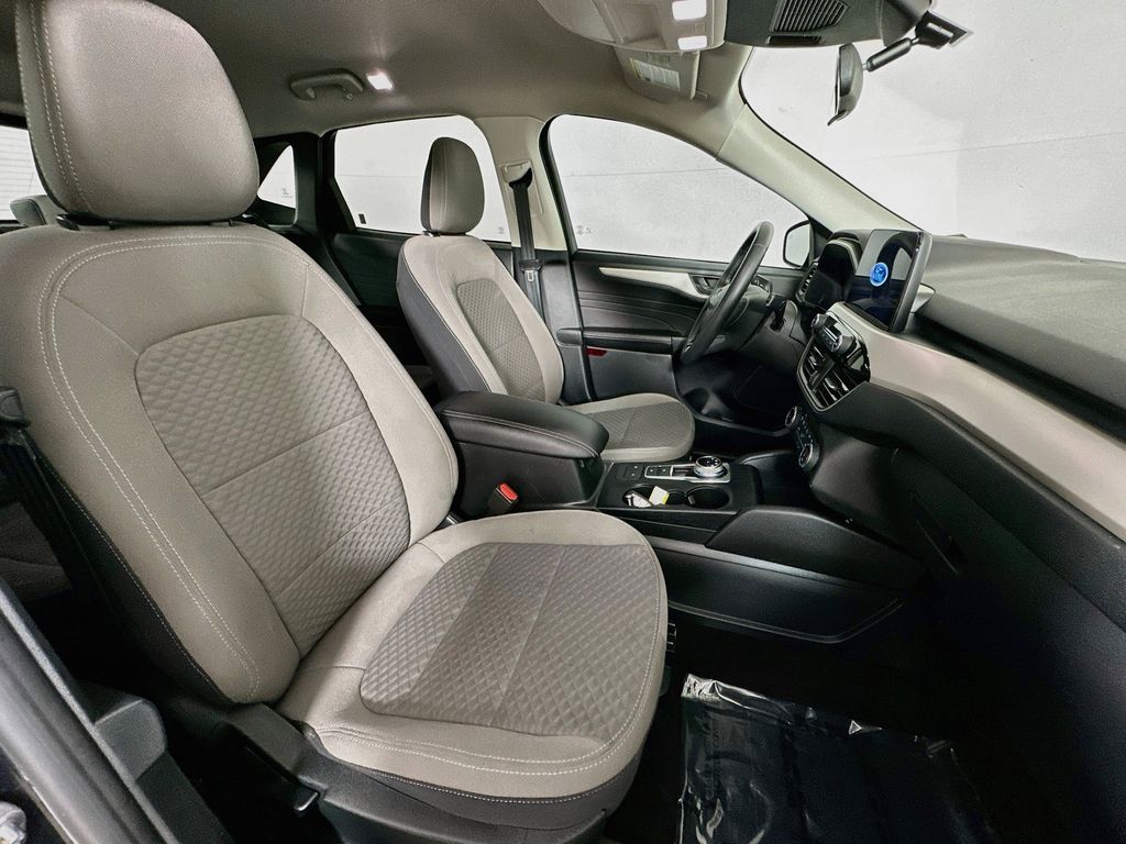 Thumbnail: 2022 Ford Escape - 12