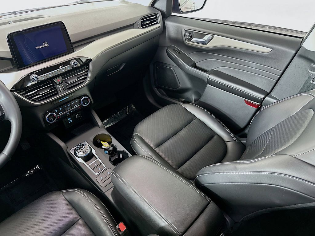 Thumbnail: 2021 Ford Escape - 14