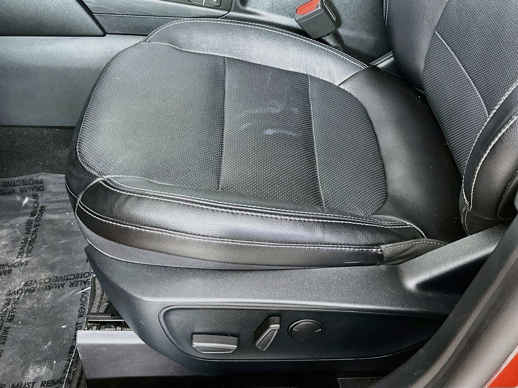 Thumbnail: 2020 Ford Escape - 32