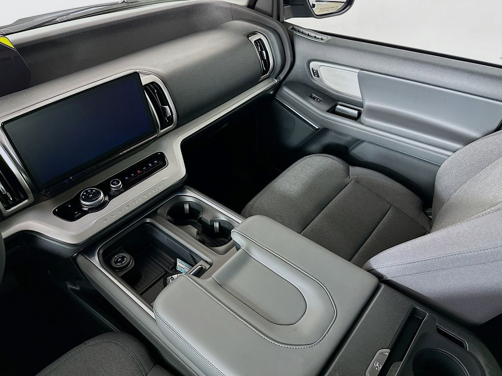 Thumbnail: 2026 Ford Expedition MAX - 14