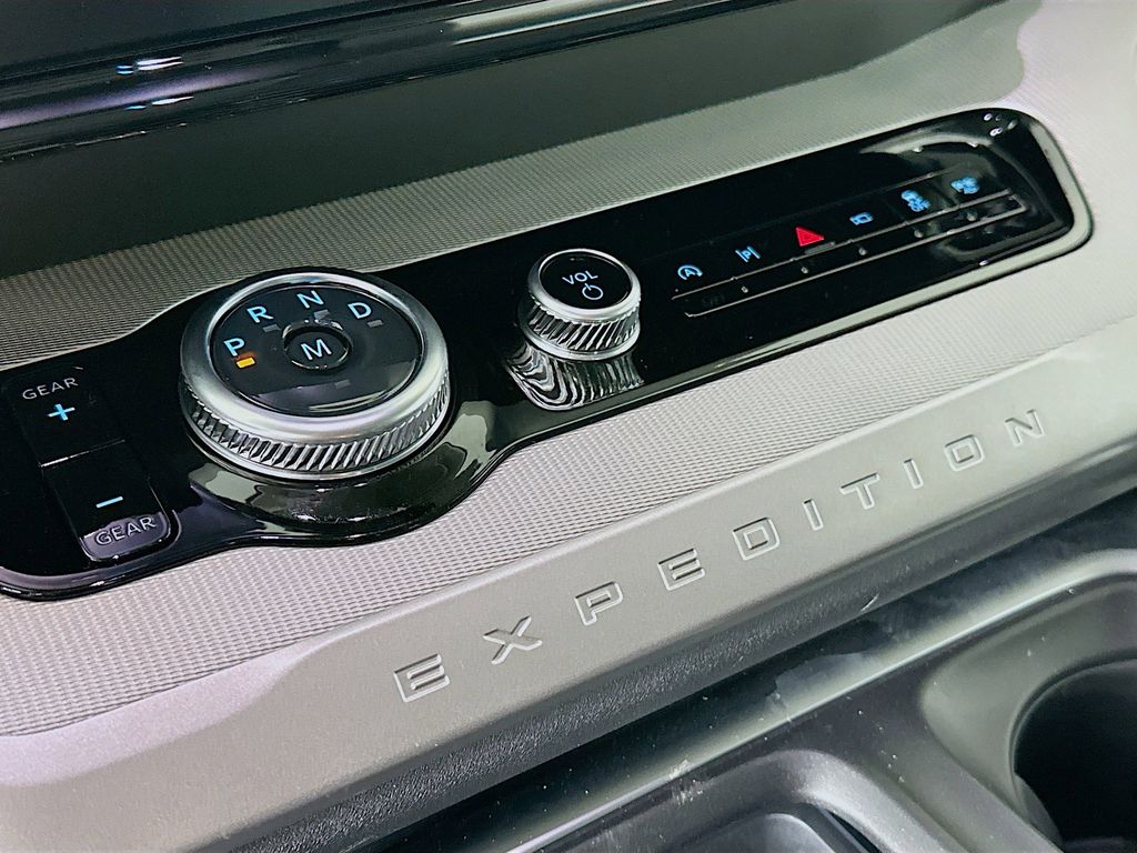 Thumbnail: 2026 Ford Expedition - 18