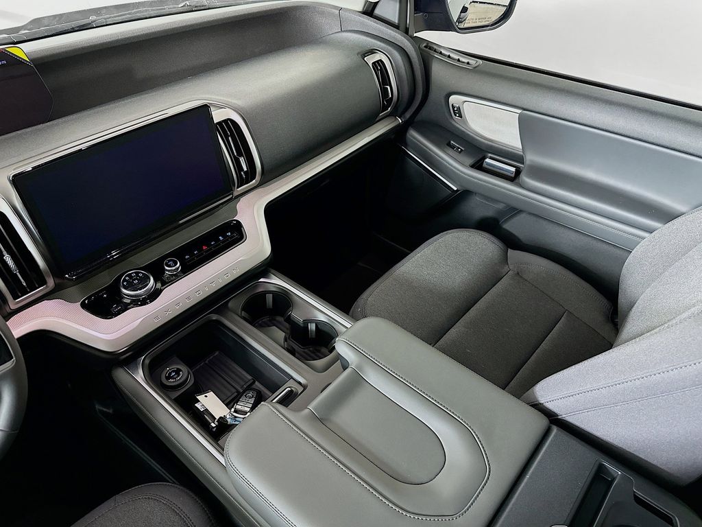 Thumbnail: 2026 Ford Expedition - 13