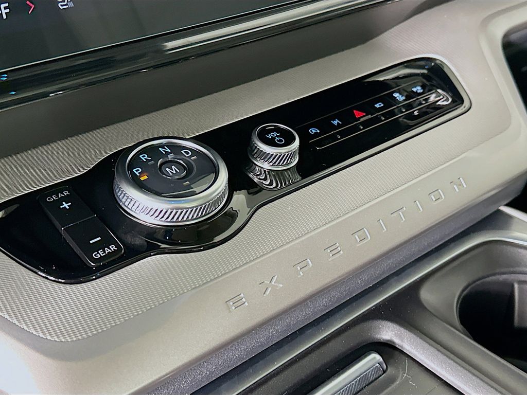 Thumbnail: 2025 Ford Expedition - 21