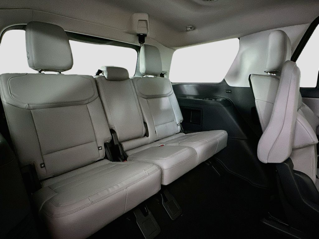 Thumbnail: 2027 Ford Expedition - 31