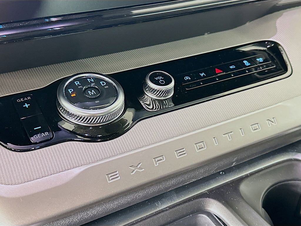 Thumbnail: 2026 Ford Expedition - 18