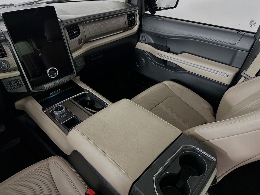 Thumbnail: 2023 Ford Expedition - 14