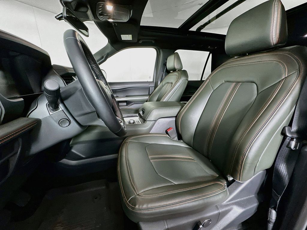 Thumbnail: 2022 Ford Expedition - 10