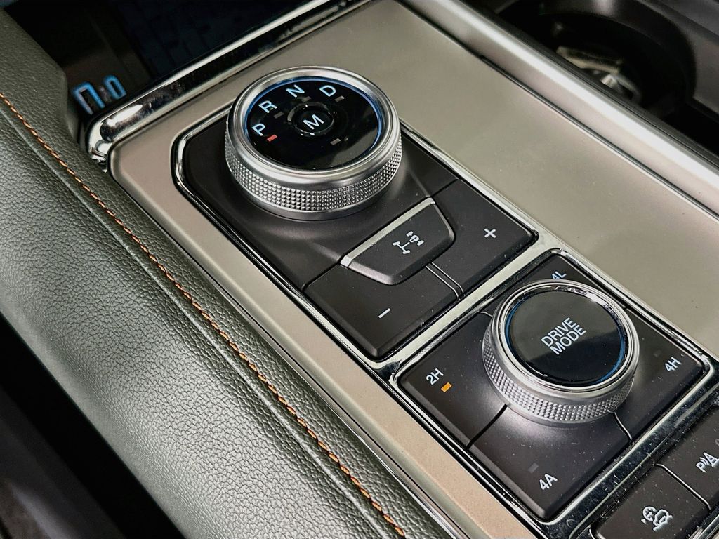 Thumbnail: 2022 Ford Expedition - 16